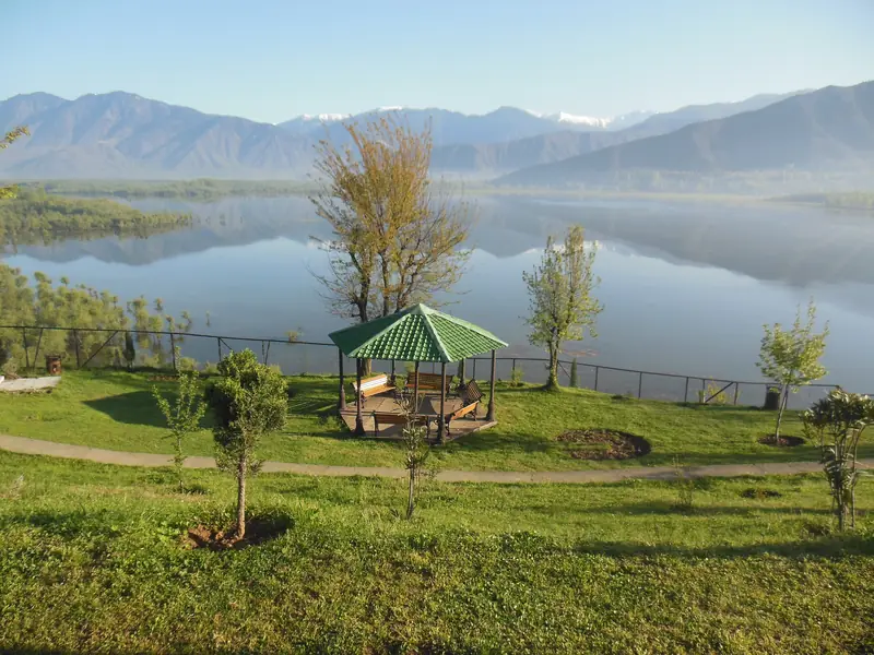 Wular Lake on the road to Gurez